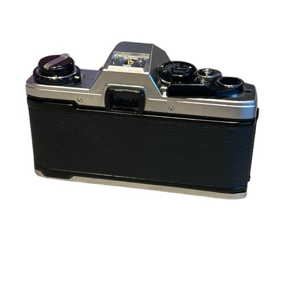 Olympus OM-10 35mm Film Camera - Picture 4 of 13